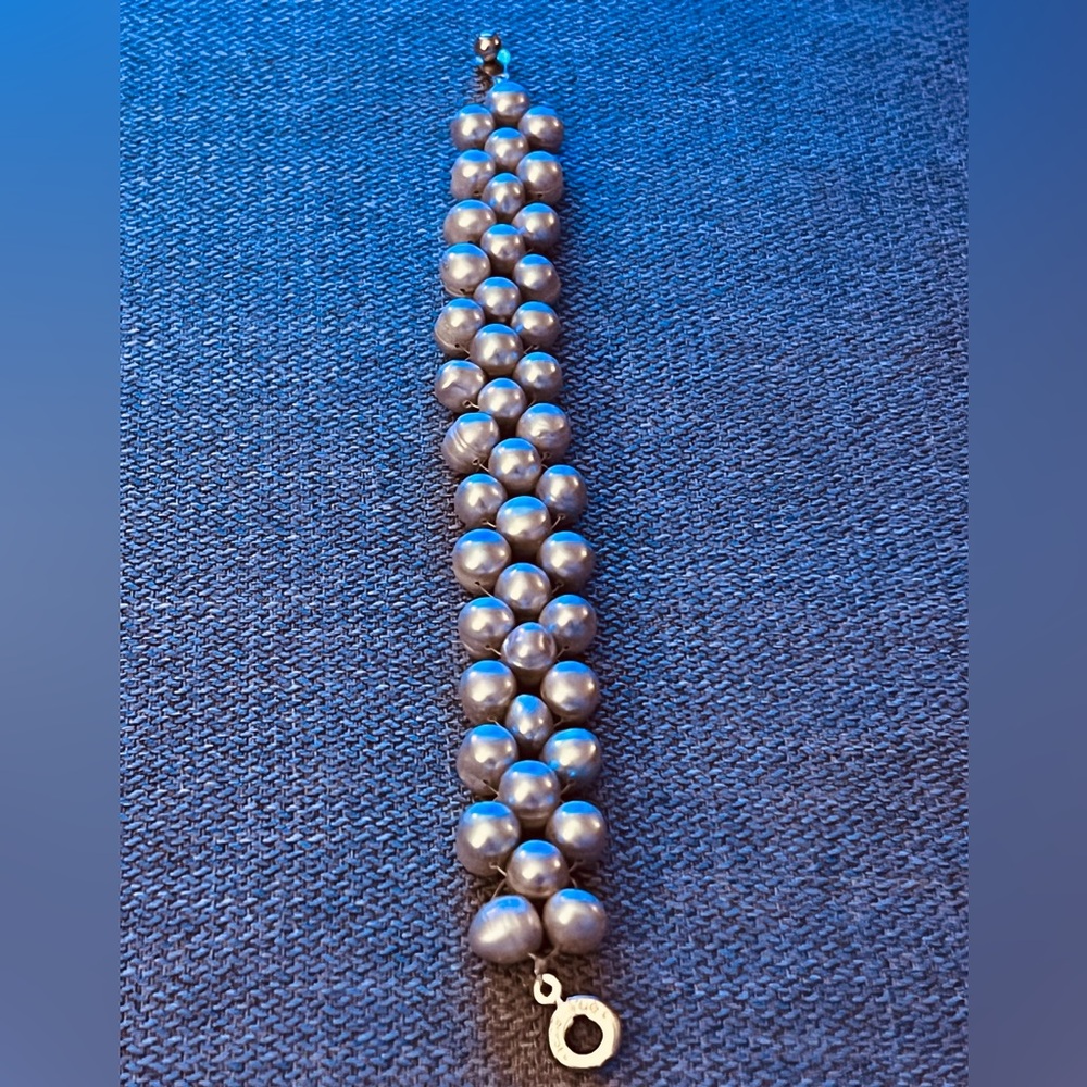 Elegant Gray Pearl Bracelet